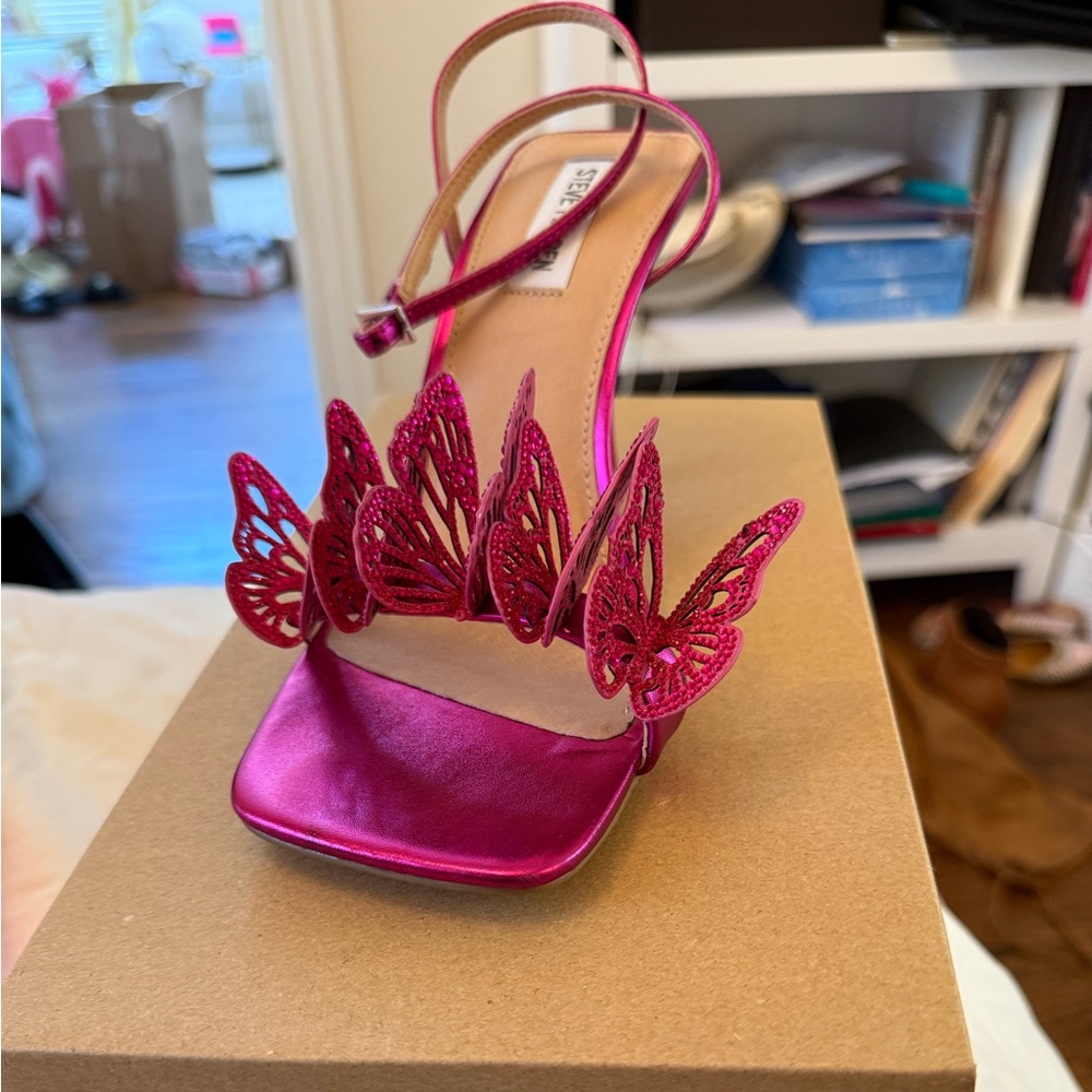 Brand New Steve Madden Pink Butterfly Women's Sandals